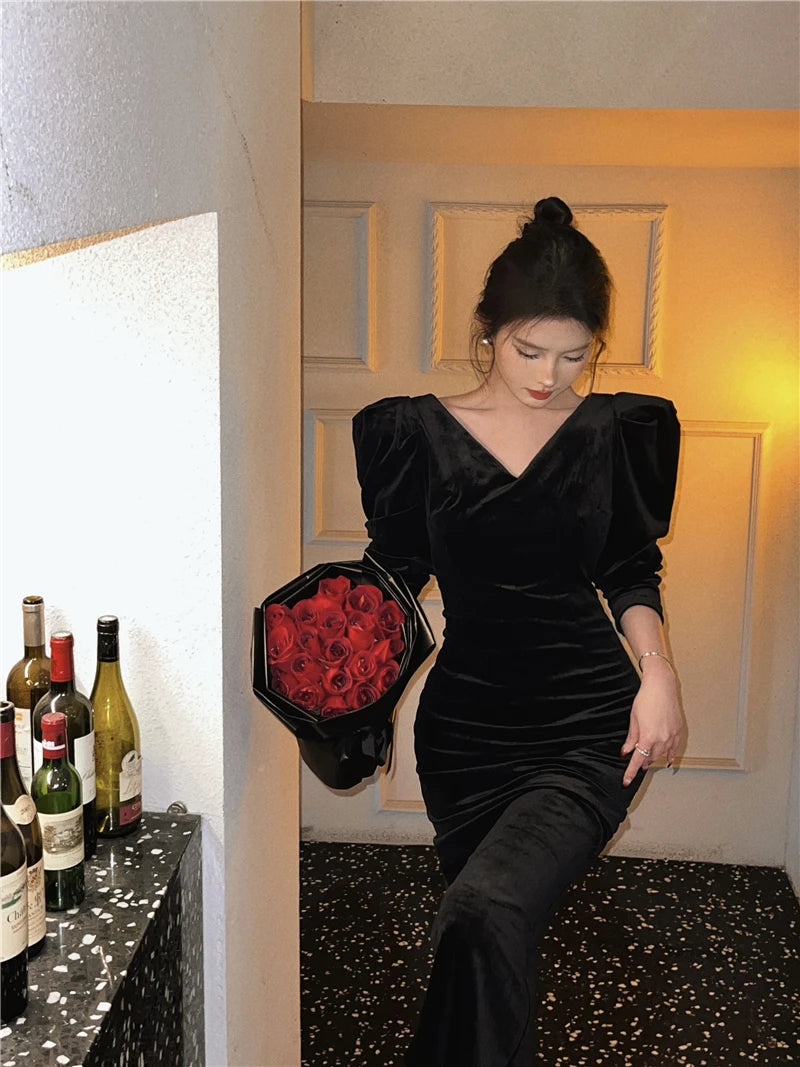 Queensays Vintage Black Velvet Midi Dresses for Women 2023 Autumn New Elegant Evening Party Birthday Slim Long Sleeve Female Clothing Robe