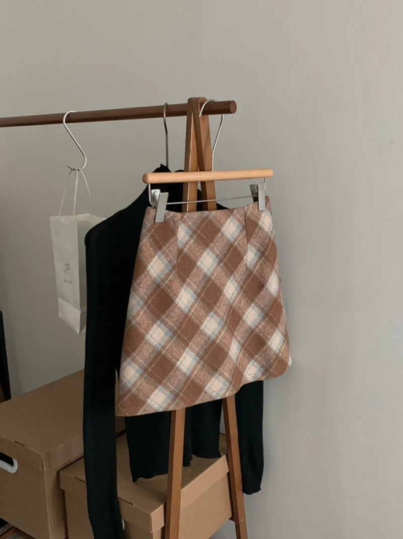 Queensays  American Retro Plaid Skirt High Waist Slim Fit Office Lady Y2K Streetwear Classical A-Line Skirt 2000s Aesthetic Autumn Winter