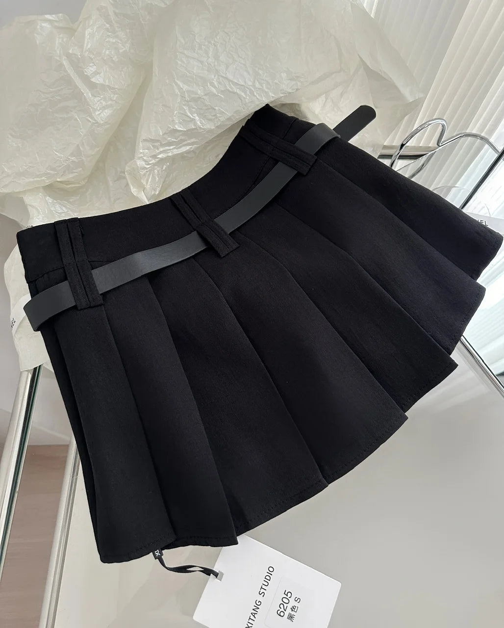 Queensays Low Rise Pleated Skirt with Belt Skater Skirt Women Teengirl Miniskirt e-girl Y2K Aesthetic 90s Spring Summer Outfit